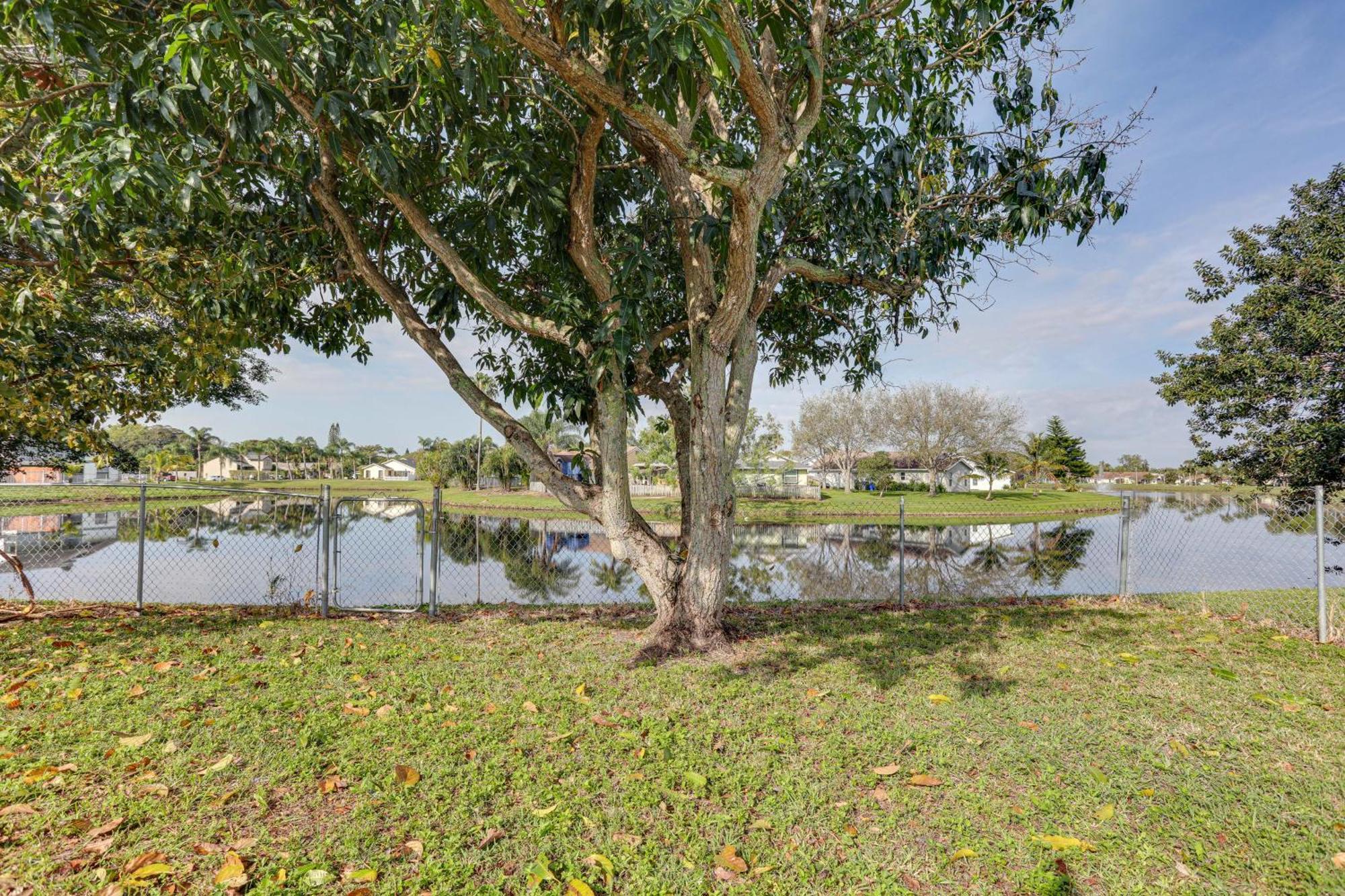 West Palm Beach Lake House About 8 Mi To Beaches! Vila Exterior foto